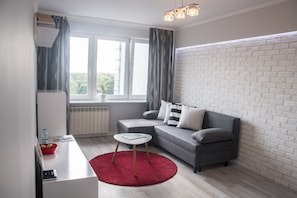 Apartment (ul.Anielewicza 36) | Pillowtop beds, desk, soundproofing, iron/ironing board - Fox Center Apartments (Warsaw)