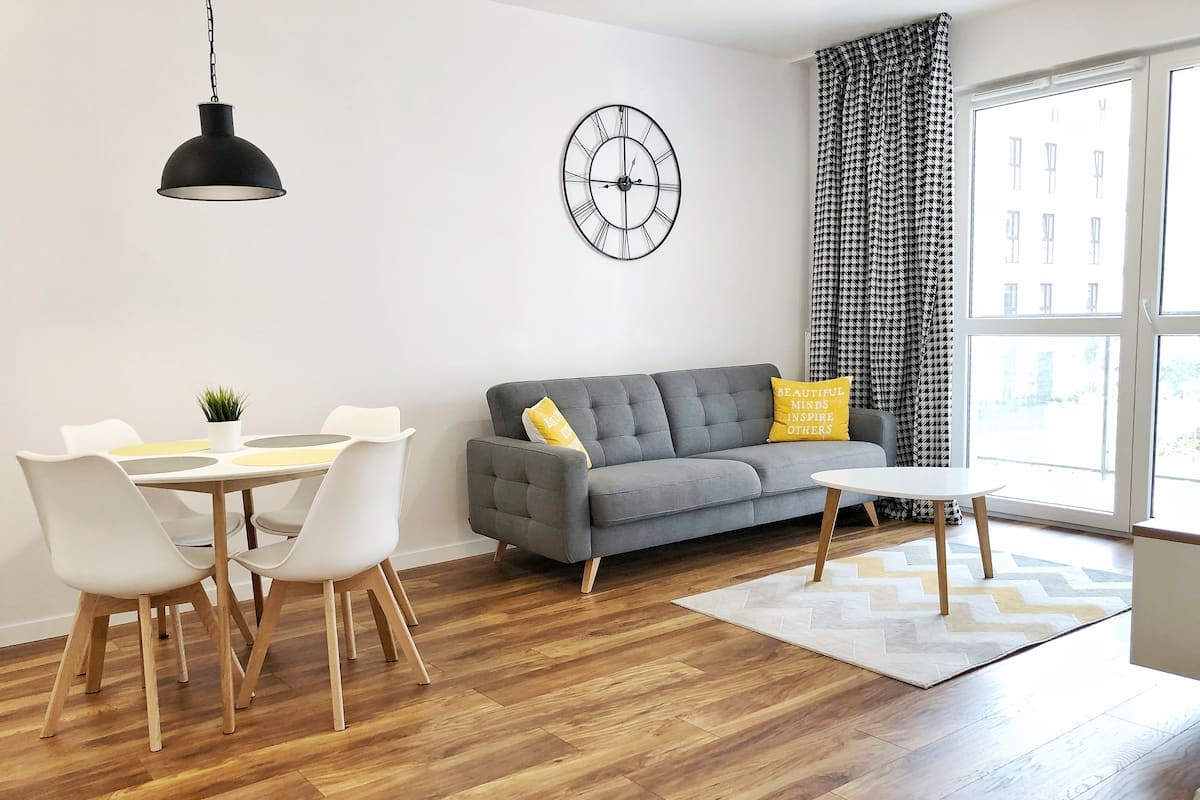 Apartment (ul.Grochowska 207) | 1 bedroom, pillow-top beds, desk, soundproofing