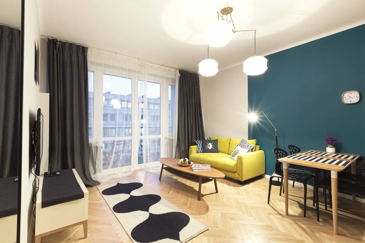 Apartment (ul.Hoża 19) | Pillowtop beds, desk, soundproofing, iron/ironing board