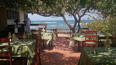 Two Bays Beach Villa Apartment and Studios