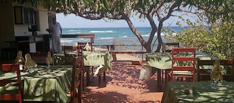 Two Bays Beach Villa Apartment and Studios