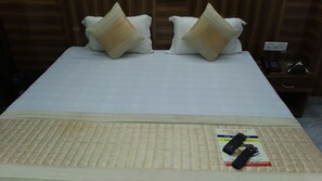 Habitación doble Deluxe, 1 cama matrimonial, para fumadores | Insonorización, camas extra y wifi gratis 