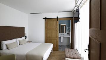 أغطية فراش متميزة وأسرّة بإسفنج يتكيف مع شكل الجسم وميني بار