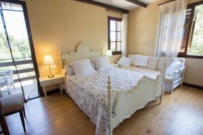 5 bedrooms, iron/ironing board, free WiFi