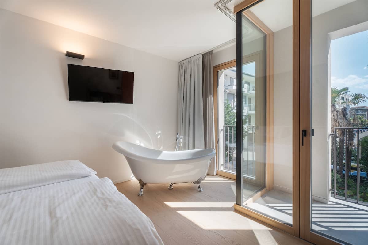 Memory foam beds, in-room safe, desk, laptop workspace