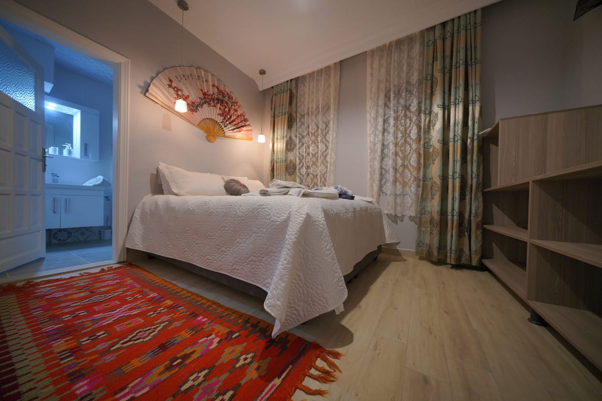 Premium bedding, minibar, desk, laptop workspace
