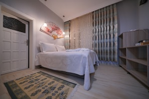 Standard-Doppelzimmer | Hochwertige Bettwaren, Minibar, Schreibtisch