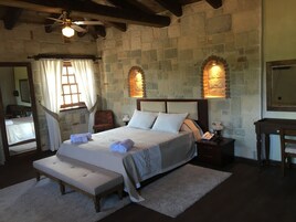 Sábanas de algodón egipcio, ropa de cama de alta calidad y minibar 