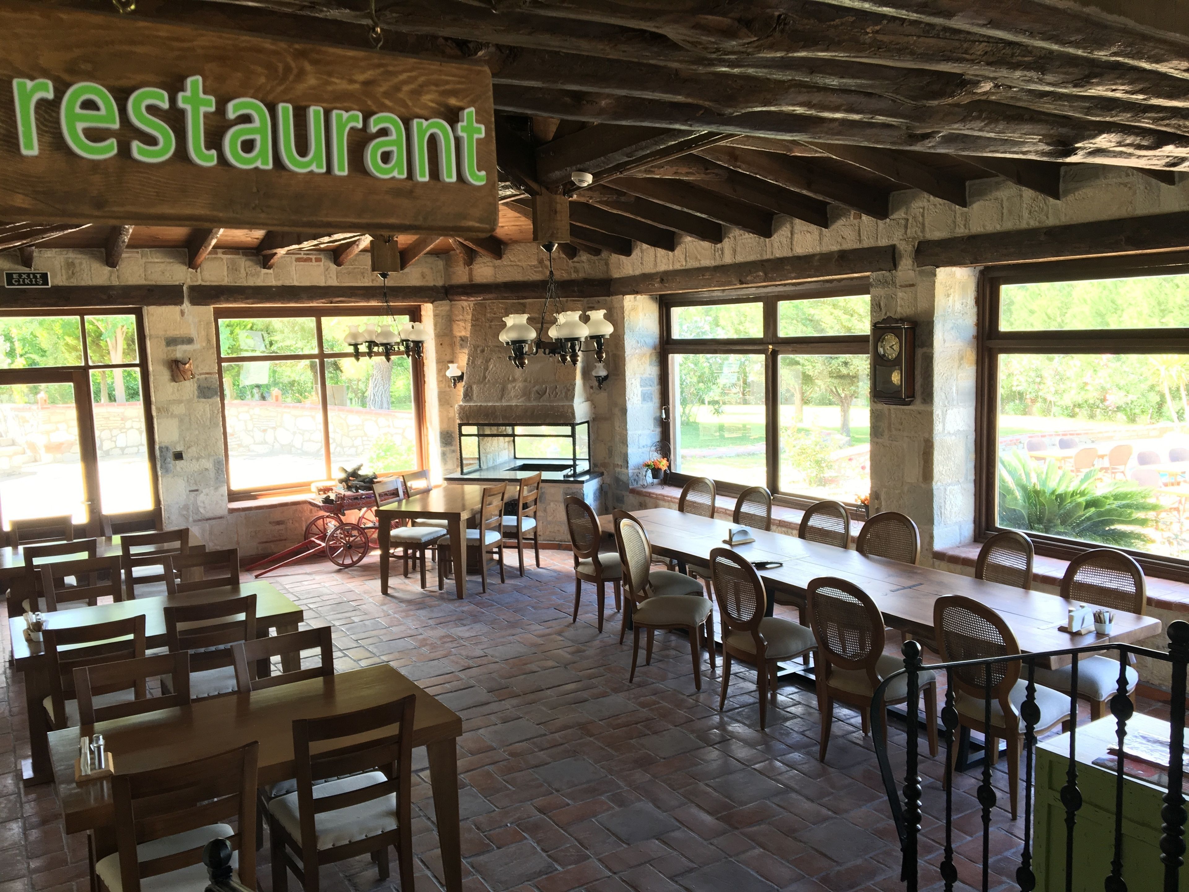 breakfast, lunch and dinner served