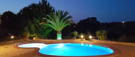 Piscine extérieure (ouverte en saison)