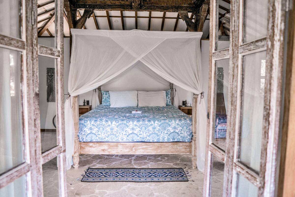 Cabana luxo, 1 cama Queen, banheira, ao lado da montanha | Roupas de cama premium, Wi-Fi de cortesia, individualmente decorados