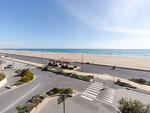 On the beach - Beachfront 2-Room Apartment, Terrace, Parking, Sleeps 4 - Narbonne-Plage (Narbonne-Narbonne Plage-Narbonne Plage)