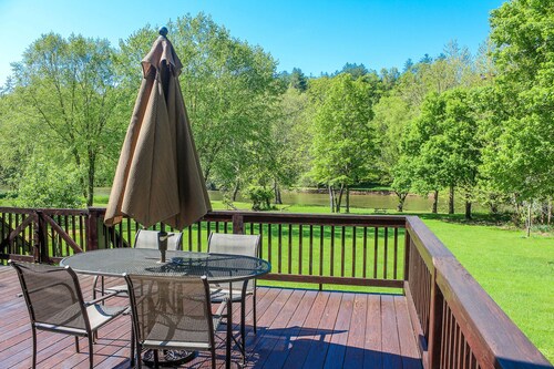 Riverside Escape - 3BR/1.5BA Riverfront w/Fire Pit, Gas F/P, Pet Friendly!