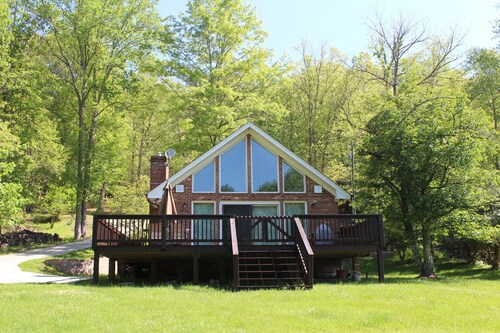 MEMORIAL DAY AVAIL -Riverside Escape - 3BR/1.5BA Riverfront, Pet Friendly!