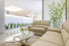 Lobby sitting area - ViaMonti Hotel (Racale)