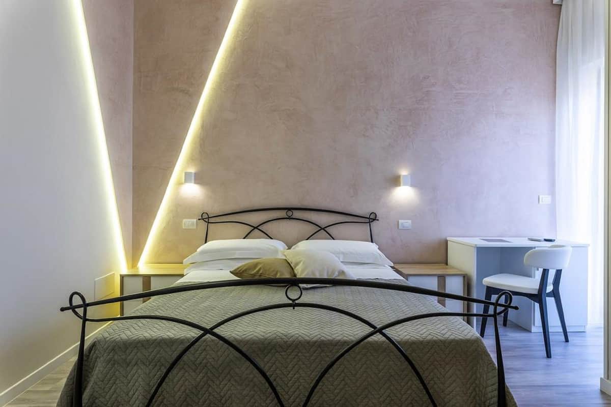 Egyptian cotton sheets, premium bedding, down comforters, minibar