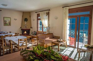 Breakfast, lunch and dinner served - To Kallion (Karpenisi)