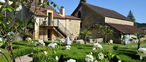 Fachada de la propiedad