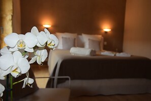 Doppelzimmer, 1 King-Bett, Whirlpool | Hochwertige Bettwaren, individuell dekoriert, individuell eingerichtet