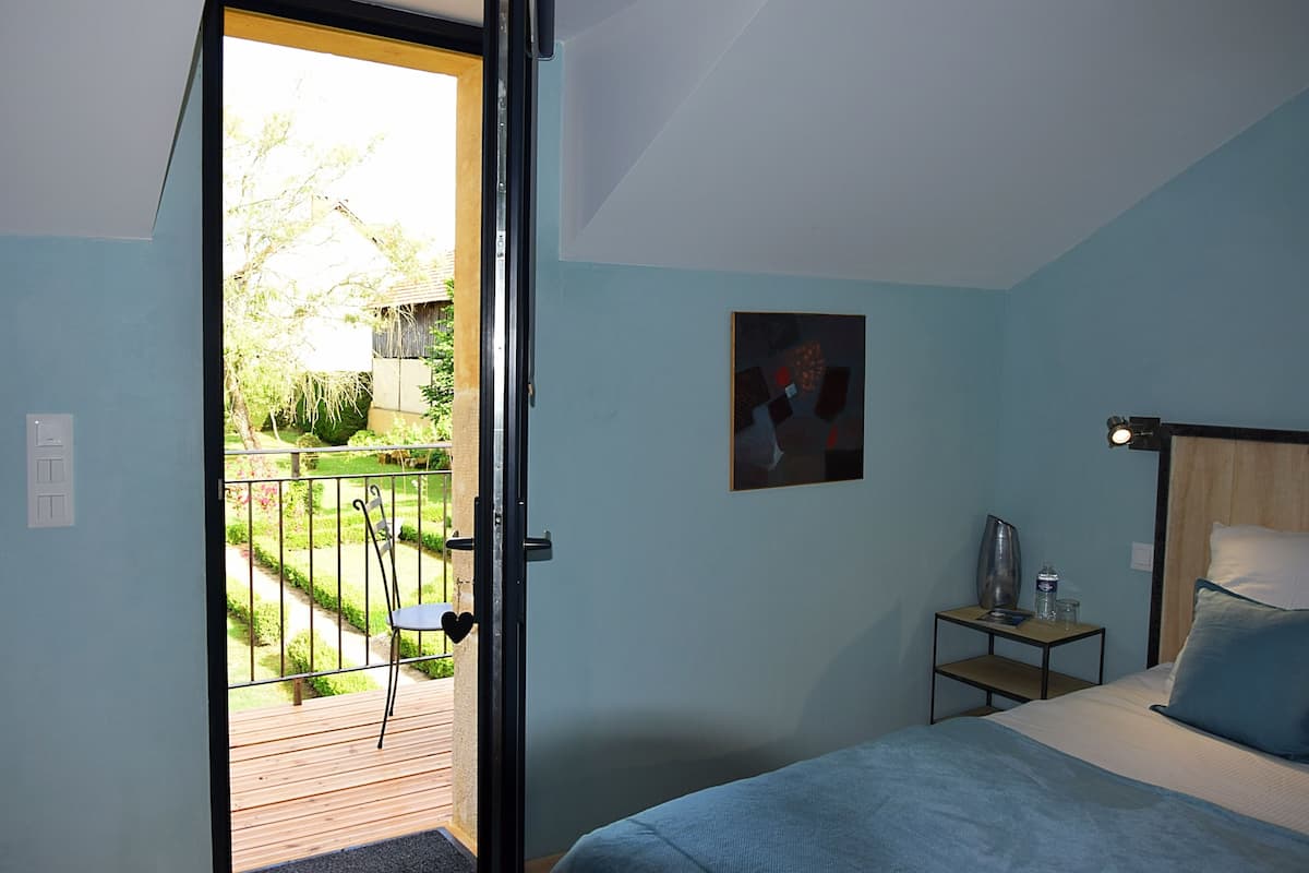 Double Room, 1 King Bed, Balcony, Garden View | Premium bedding, laptop workspace, blackout drapes, soundproofing