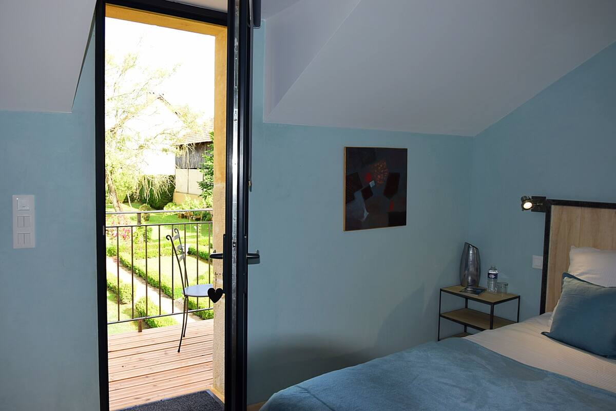 Double Room, 1 King Bed, Balcony, Garden View | Premium bedding, individually decorated, individually furnished