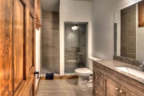 Bathroom - Tyrolean Village Resort Blue Mountain (The Blue Mountains)