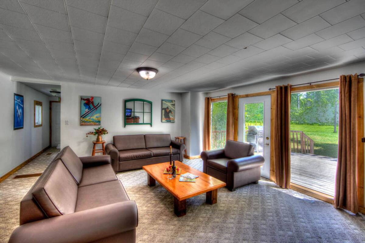 6 Bedroom Cottage w Hot Tub #247