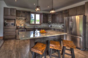 木屋 | 私人廚房 | 大型冰箱、微波爐、烤箱、爐台