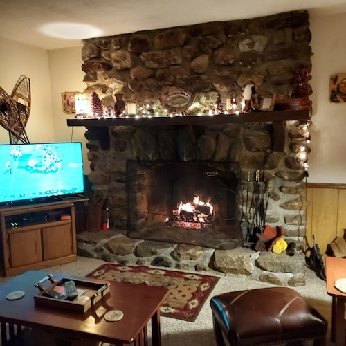 Spacious Linderhof Condo right across from Storyland!  Near major ski areas !