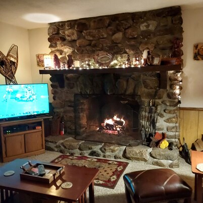 Spacious Linderhof Condo right across from Storyland!  Near major ski areas !