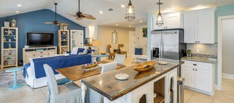 Waterfront Pass Christian Home met toegang tot de baai!