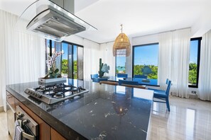 Fridge, microwave, oven, stovetop - RIBERAMAR 5 star OCEAN VIEW PENTHOUSE W/ROOFTOP TERRACE, JACUZZI (Las Terrenas)