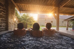 Bain à remous extérieur