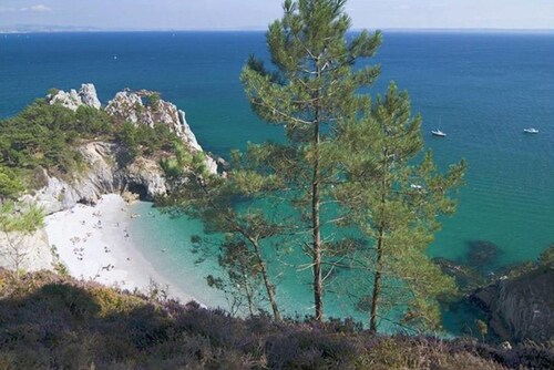 Countryside gite, near the sea, ideally situated for visiting Southern Finistère
