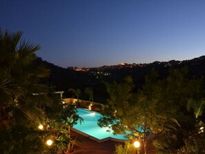 Outdoor pool, a heated pool - Large villa with solar htd pool,tennis court,jacuzzi hot tub,playground for kids (Modica)