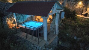 Terrace/patio - Large villa with solar htd pool,tennis court,jacuzzi hot tub,playground for kids (Modica)