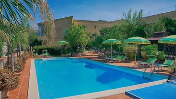 Piscine extérieure, piscine chauffée