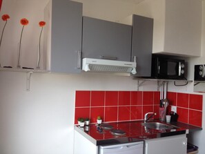 ميكروويف، موقد طهي مسطح، ماكينة لصنع القهوة/الشاي