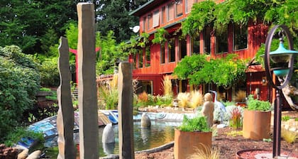 Contemporary Flat on a Christmas tree farm 5 Minutes to Oregon State University