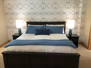 4 bedrooms, iron/ironing board, WiFi, bed sheets