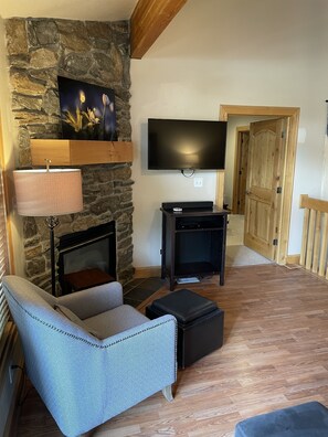 Televisio, takka, DVD-soitin