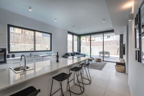 House | Private kitchen | Fridge, microwave, oven, stovetop - Superbe Appartement Avec Jardin (Tel Aviv)