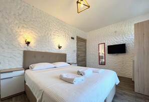 Hypo-allergenic bedding, blackout curtains, soundproofing, free WiFi - Satsuma Butik Otel (Seferihisar)