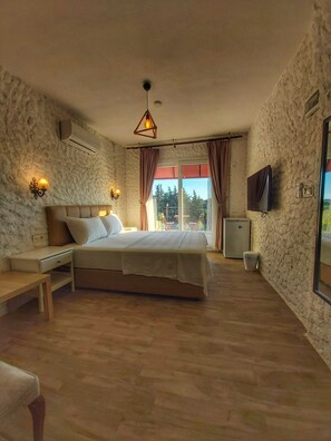 Hypo-allergenic bedding, blackout curtains, soundproofing, free WiFi - Satsuma Butik Otel (Seferihisar)