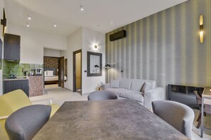 Appartement 2 - MAYURA | Living area | Flat-screen TV