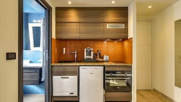 Appartement 4 - MANDALINE | Private kitchen | Fridge, microwave, oven, stovetop