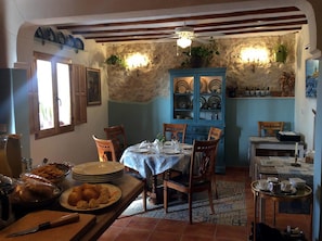 Free daily continental breakfast