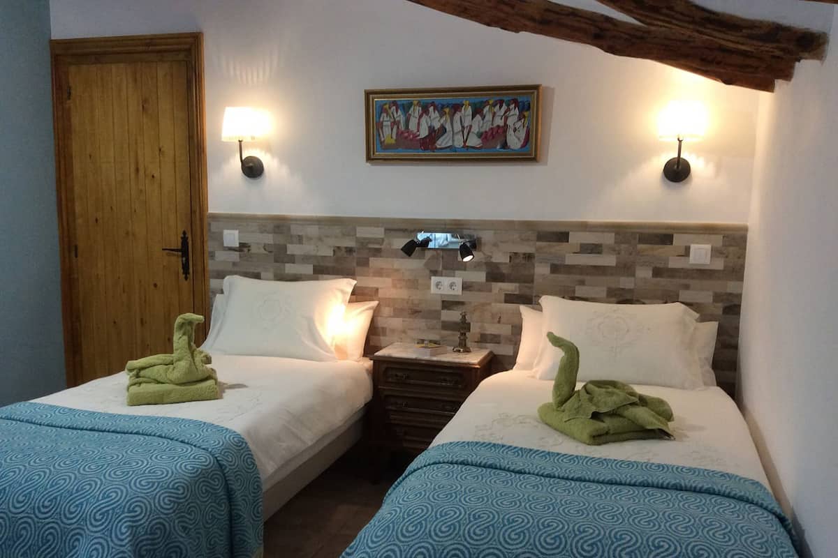 Comfort Twin Room, 2 Katil Bujang (Single), Non Smoking | 1 bilik tidur, cadar kapas Mesir, peralatan tempat tidur premium