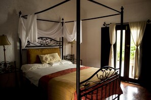 Comfort Double Room, 1 Queen Bed, Balcony | Desk, iron/ironing board, free WiFi, bed sheets - MonteCarlo Boutique Hotel (Antigua Guatemala)