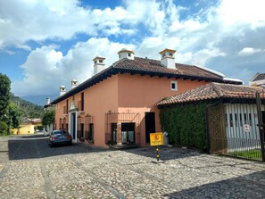 Exterior - MonteCarlo Boutique Hotel (Antigua Guatemala)